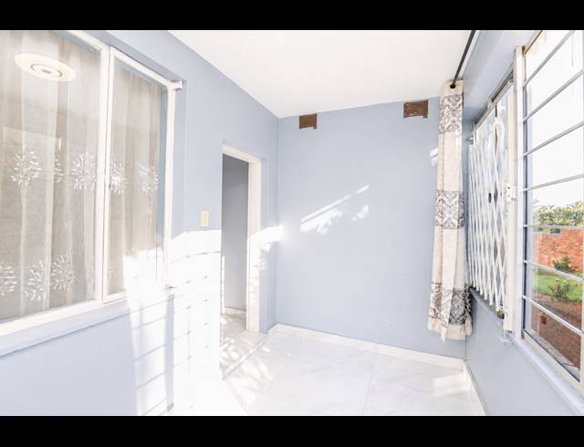 2.5 BEDROOM APARTMENT FOR SALE IN ESSENWOOD
